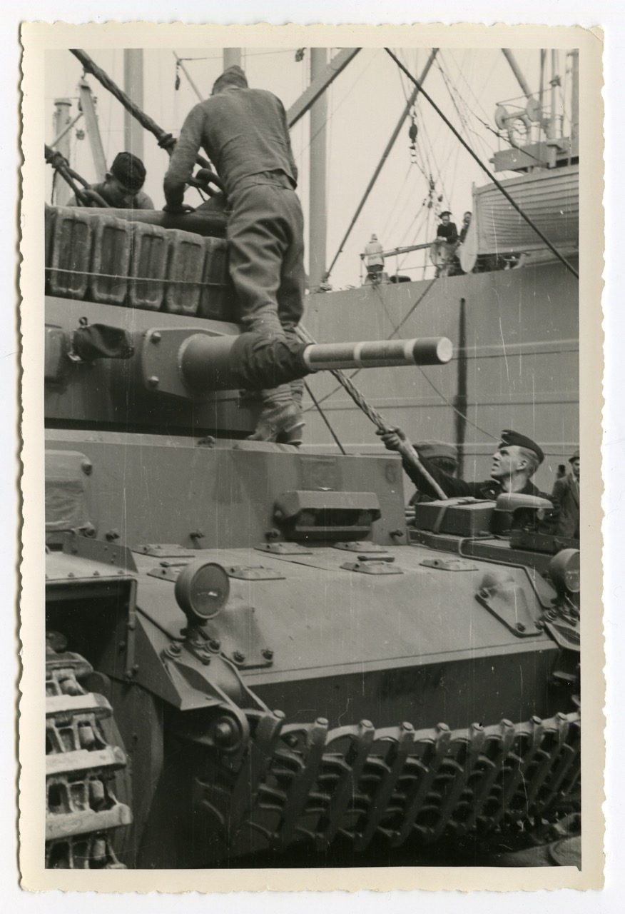 Pz.Kpfw. III Ausf.G 5cm (Fgst.Nr.65214) DAK Pz.Rgt.5 #133 {004}{a} Unloading from a ship in Tripoli, Libya, March 1941.jpg